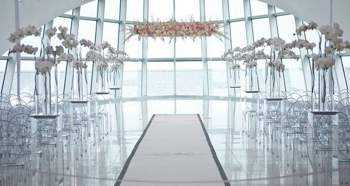 clear acrylic ghost chairs wedding